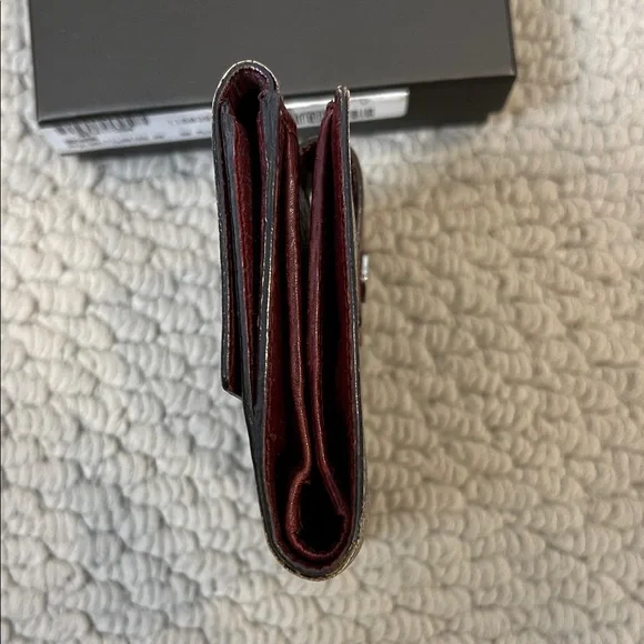 Gucci Women’s GG Beige and Burgundy Wallet - Picture 10 of 11